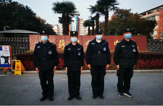 潤州保安公司組織江蘇省鎮(zhèn)江中學(xué)全體保安隊員進(jìn)行保安器材使用訓(xùn)練
