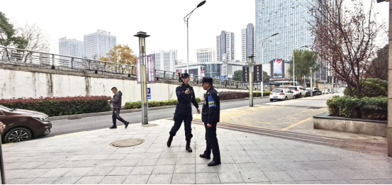 強化保安隊伍訓練 提升保衛(wèi)應急處置能力——潤州保安公司開展領誠廣場保安隊員防爆器械技能專項培訓