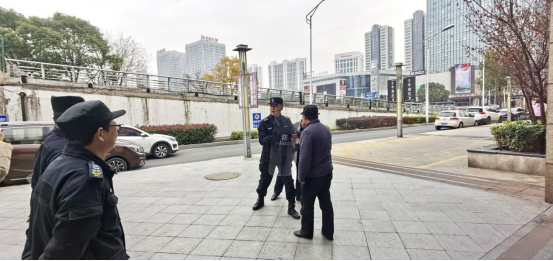 強化保安隊伍訓練 提升保衛(wèi)應急處置能力——潤州保安公司開展領誠廣場保安隊員防爆器械技能專項培訓