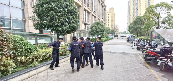 強化保安隊伍訓練 提升保衛(wèi)應急處置能力——潤州保安公司開展領誠廣場保安隊員防爆器械技能專項培訓