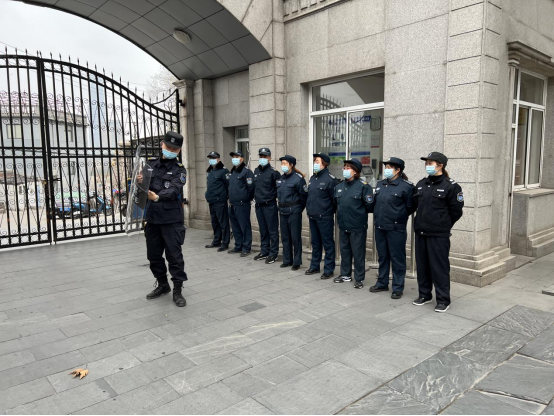 潤州保安公司組織鎮(zhèn)江崇實女子中學保安隊員進行隊列及防爆器械訓練