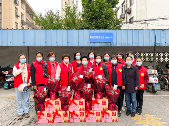 感恩母親節(jié)，慈善慰問(wèn)行|潤(rùn)馨物業(yè)慈善小隊(duì)開(kāi)展  母親節(jié)慈善慰問(wèn)活動(dòng)
