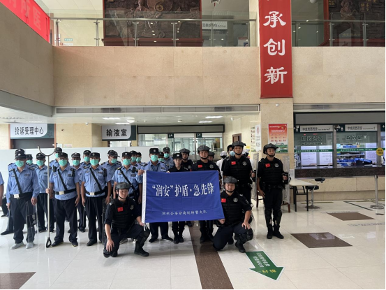 潤州保安聯(lián)合潤州公安分局“潤安”護盾急先鋒護衛(wèi)隊、鎮(zhèn)江市中西醫(yī)結合醫(yī)院開展應急突發(fā)事件演練